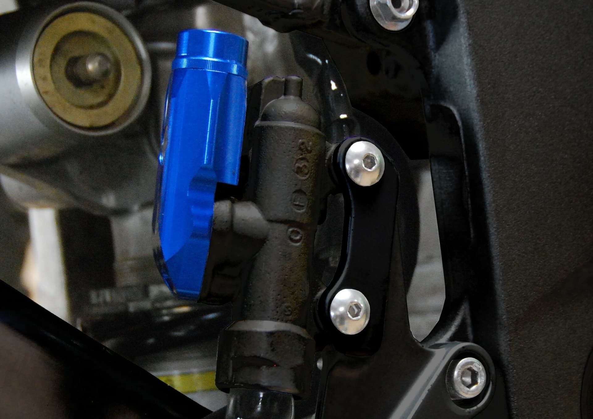 Intergated Rear Brake Reservoir - Image 2